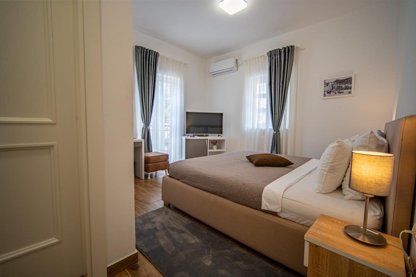 Skala Luxury Rooms Cetinje Bagian luar foto
