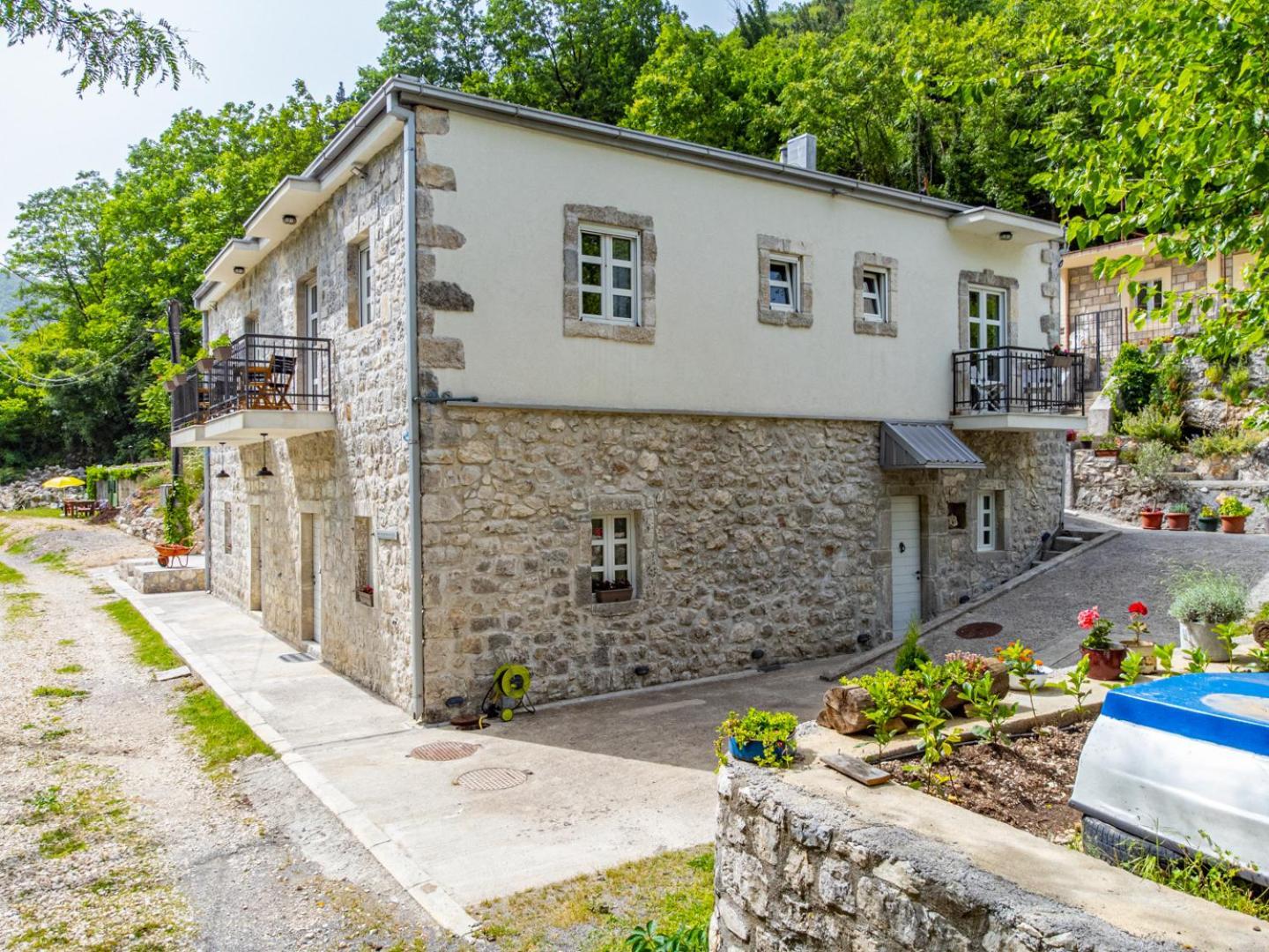 Skala Luxury Rooms Cetinje Bagian luar foto